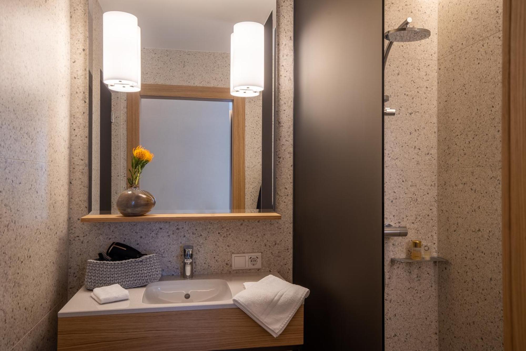 Deluxe Apartment "Resi" 2 rooms 2 baths
